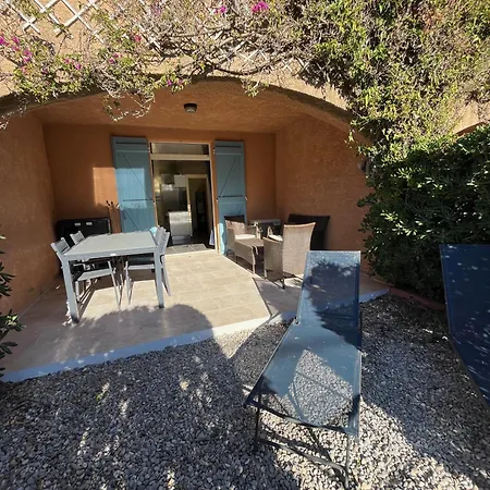 Апартаменты Jade A 100m De La *