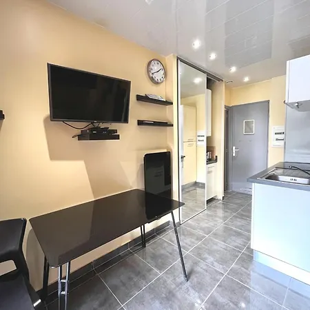 Jade A 100m De La Апартаменты Йер